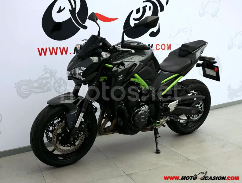 Kawasaki Z900 - Vista 8