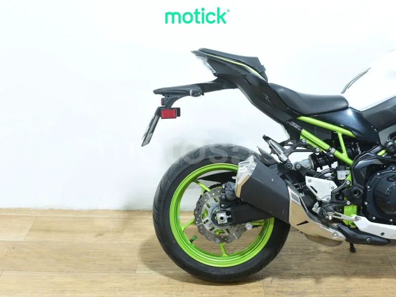 Kawasaki Z900 - Vista 3