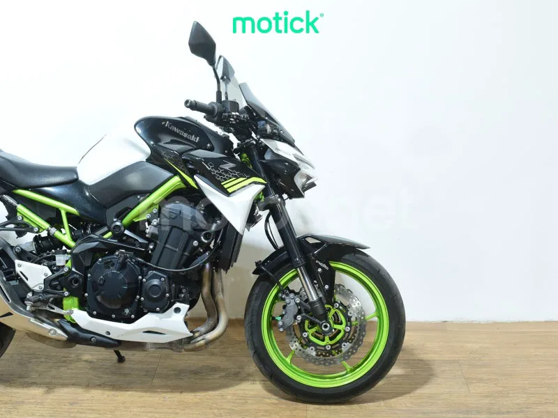 Kawasaki Z900 - Vista 4