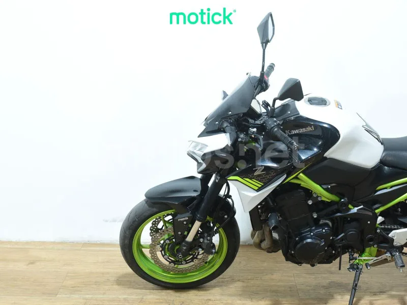 Kawasaki Z900 - Vista 8