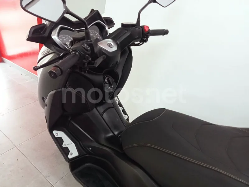 Yamaha XMAX 400 - Vista 5