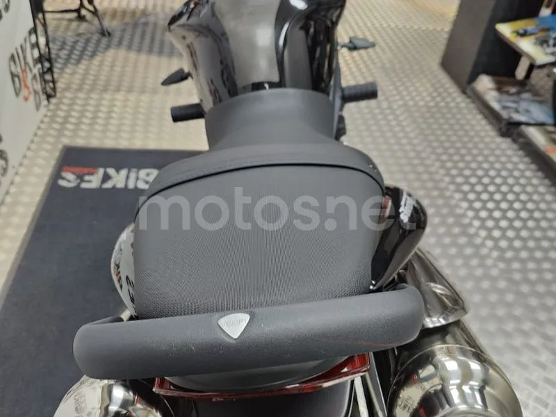Triumph Street Triple 675 - Vista 3
