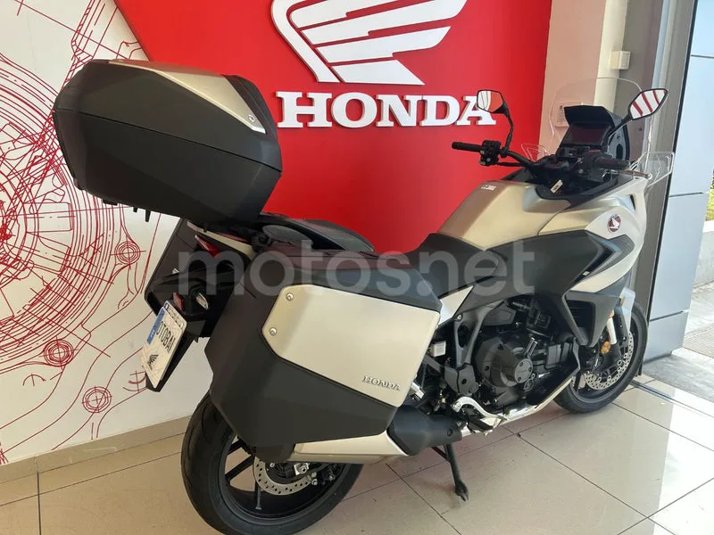 Honda NT1100 - Vista 6