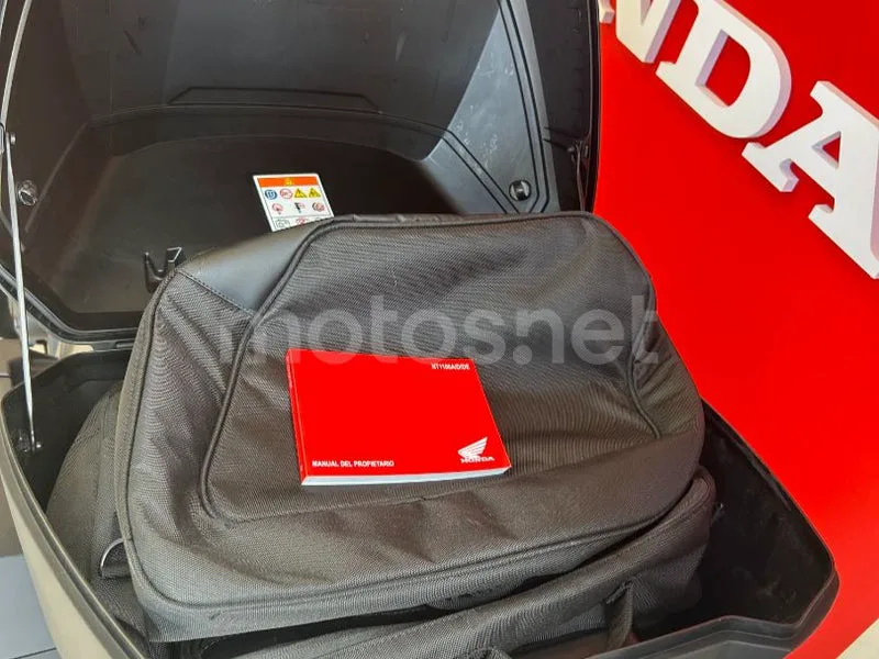 Honda NT1100 - Vista 9