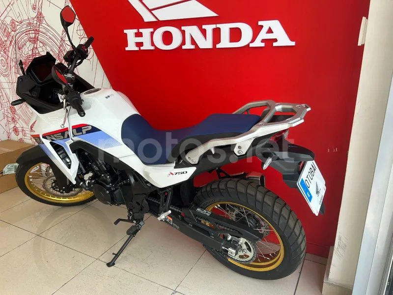 Honda XL750 Transalp - Vista 3