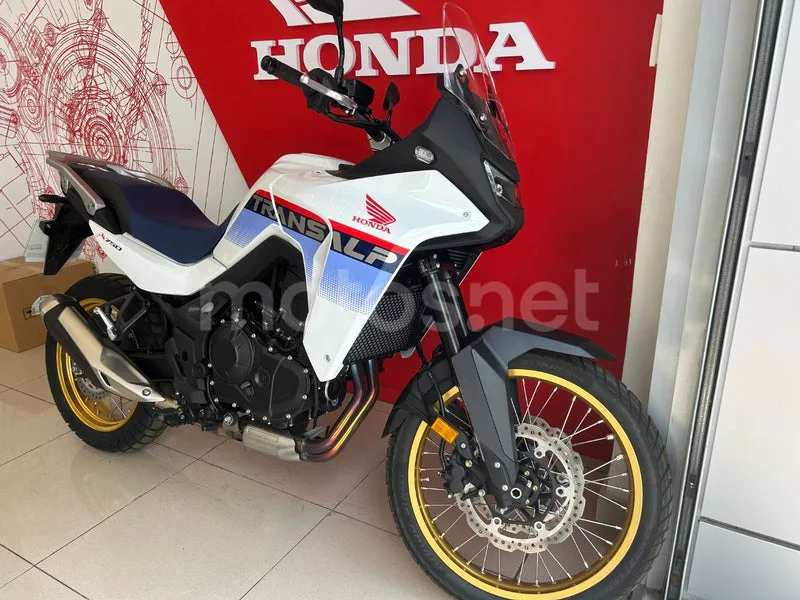 Honda XL750 Transalp - Vista 5