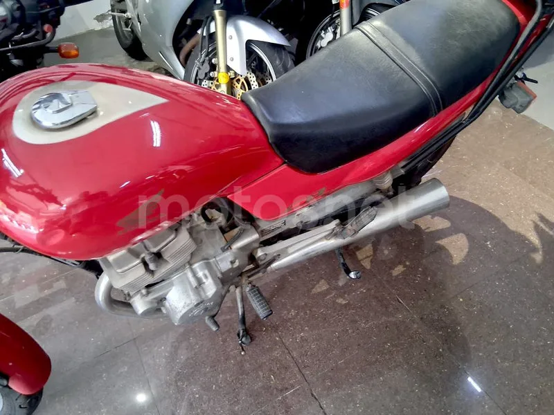 Honda CB250F - Vista 14