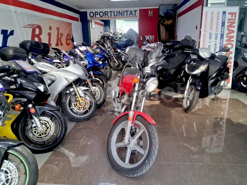 Honda CB250F - Vista 4
