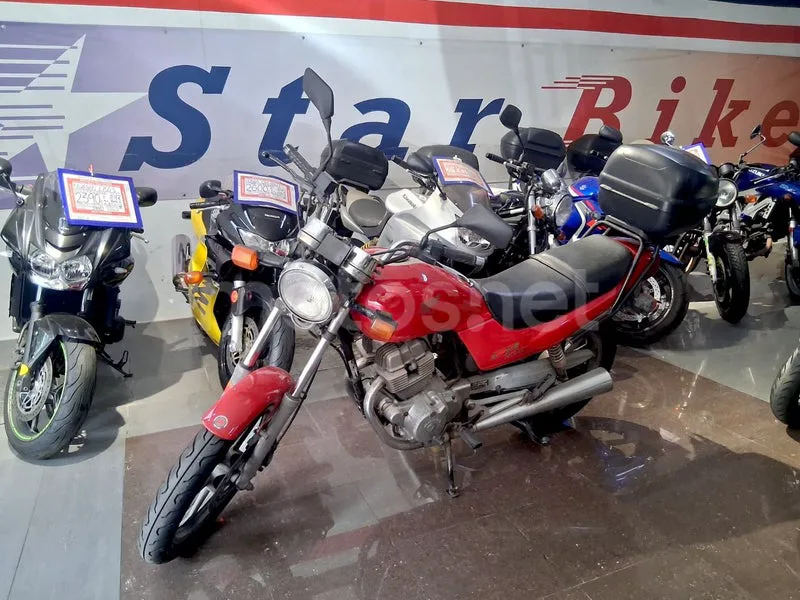 Honda CB250F - Vista 6