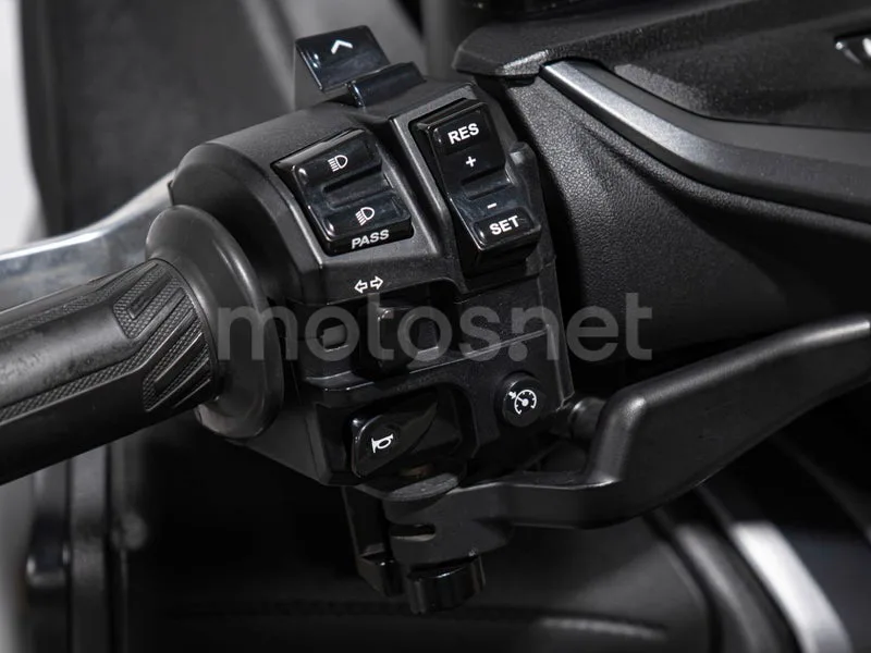 Yamaha TMAX 560 - Vista 11