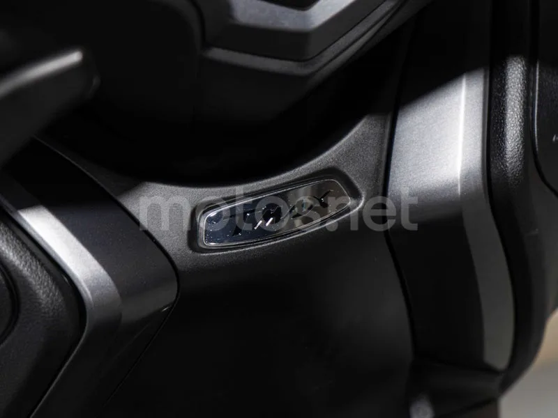 Yamaha TMAX 560 - Vista 12