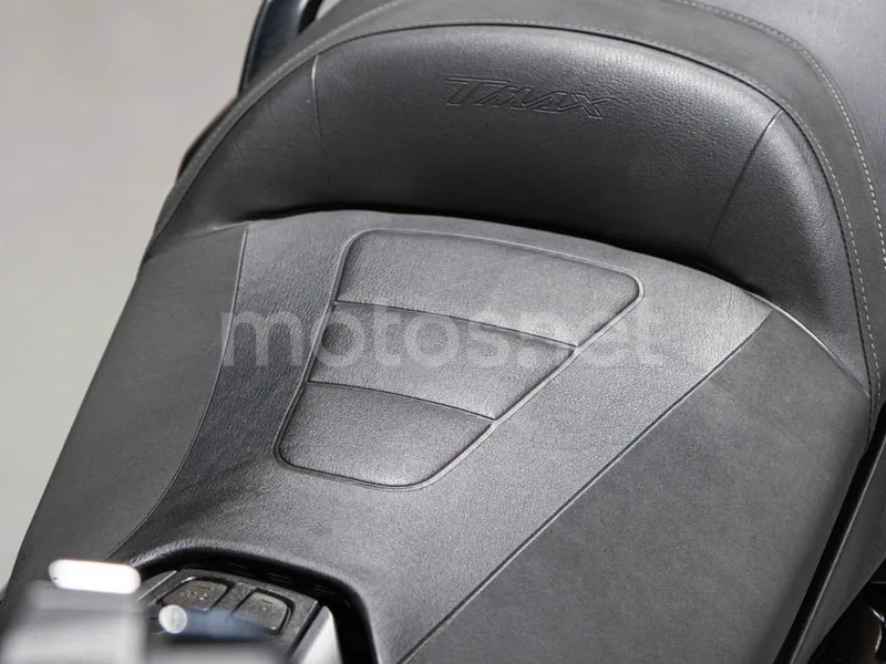 Yamaha TMAX 560 - Vista 13