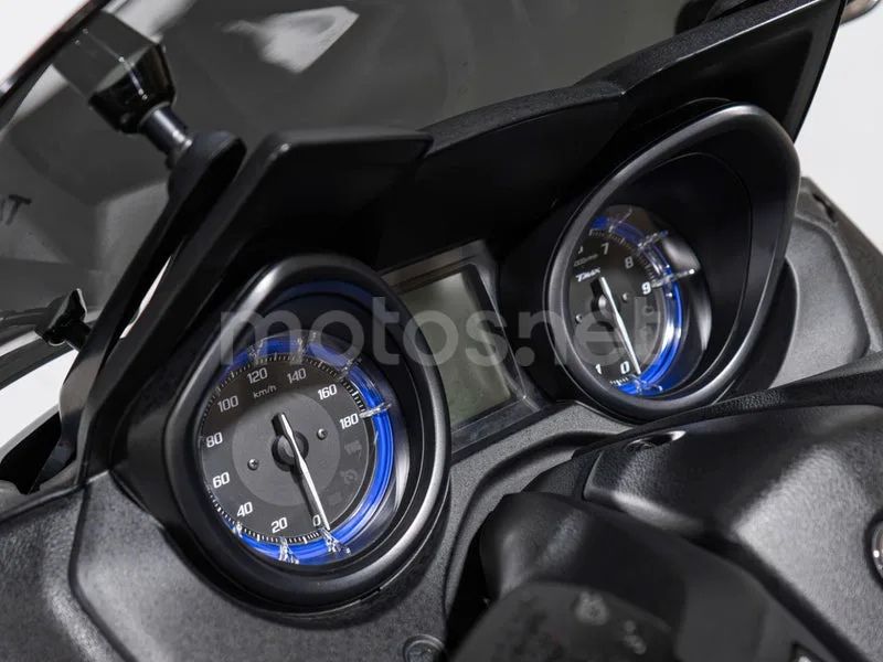 Yamaha TMAX 560 - Vista 7