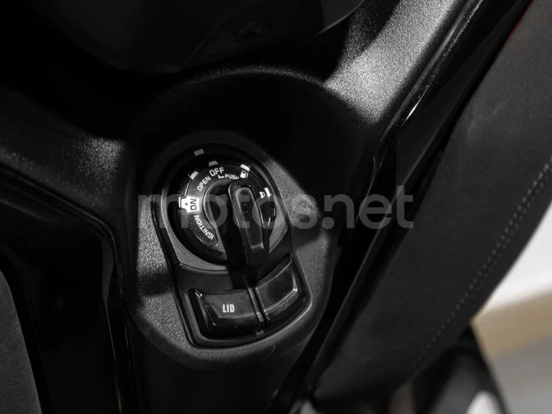 Yamaha XMAX 300 - Vista 6