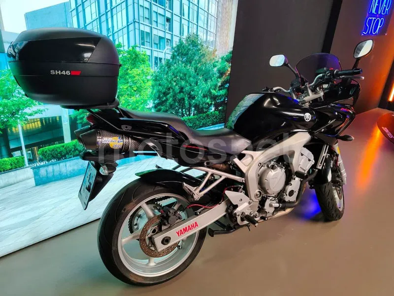 Yamaha FZ6 Fazer - Vista 3