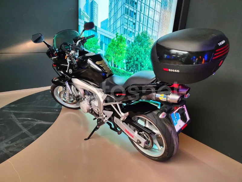 Yamaha FZ6 Fazer - Vista 4