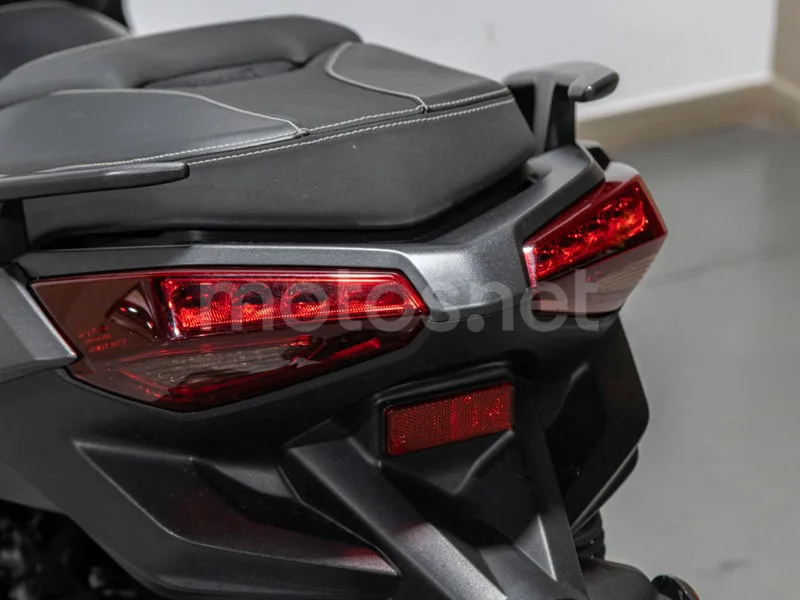 Yamaha XMAX 125 - Vista 5
