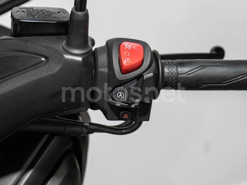 Yamaha XMAX 125 - Vista 8