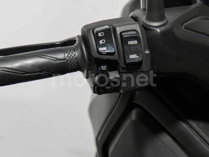 Yamaha XMAX 125 - Vista 9