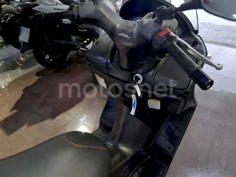 Suzuki Burgman 200 - Vista 16