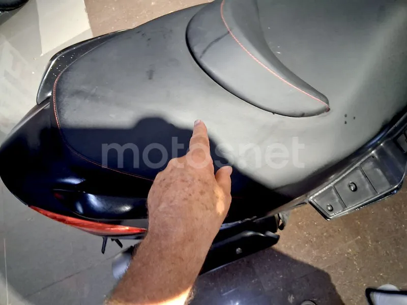 Suzuki Burgman 200 - Vista 19