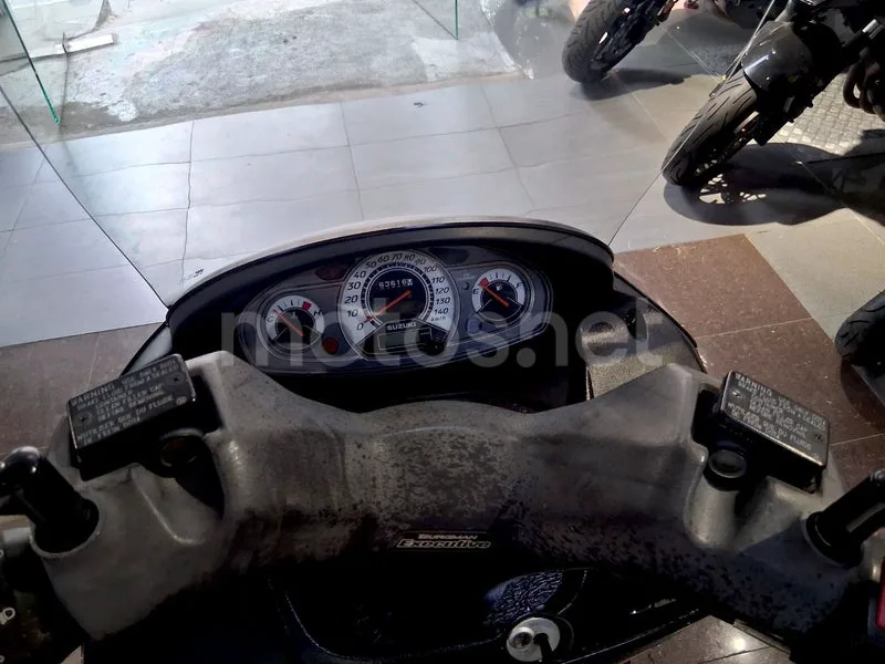 Suzuki Burgman 200 - Vista 7