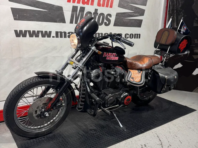 Harley-Davidson Sportster 883 Custom - Vista 6