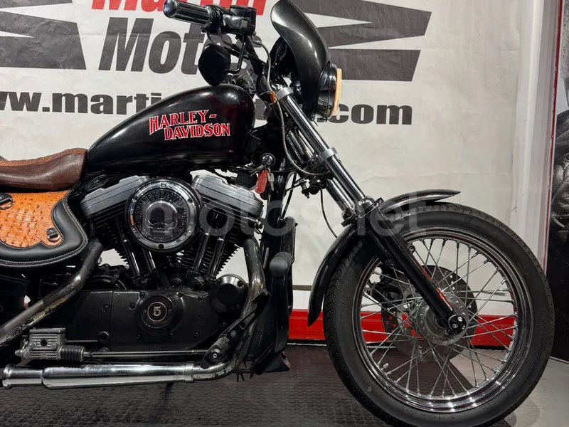 Harley-Davidson Sportster 883 Custom - Vista 8