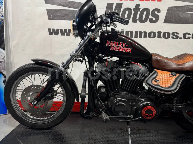 Harley-Davidson Sportster 883 Custom - Vista 9