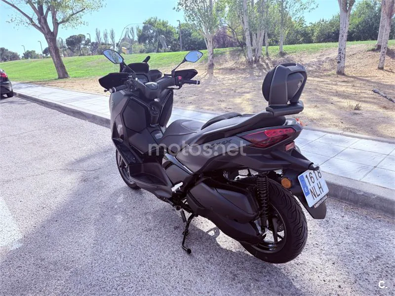 Yamaha XMAX 300 - Vista 3