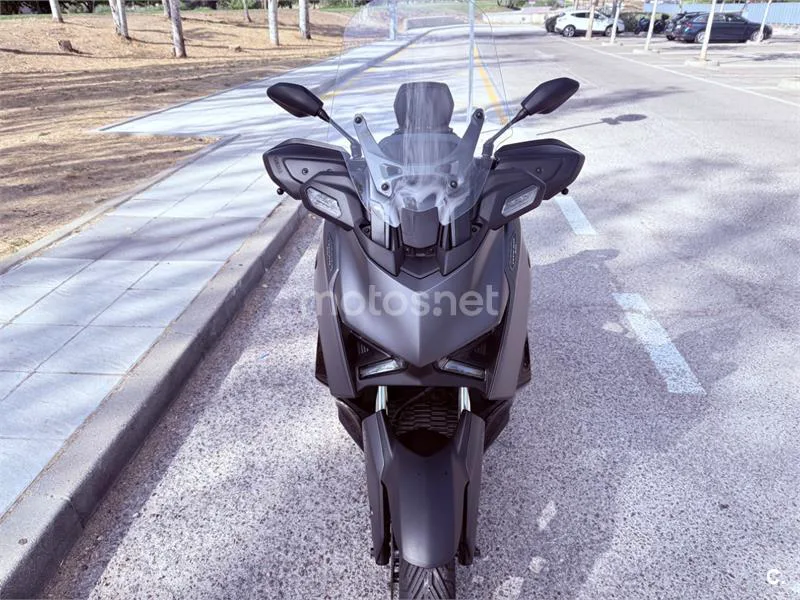 Yamaha XMAX 300 - Vista 6