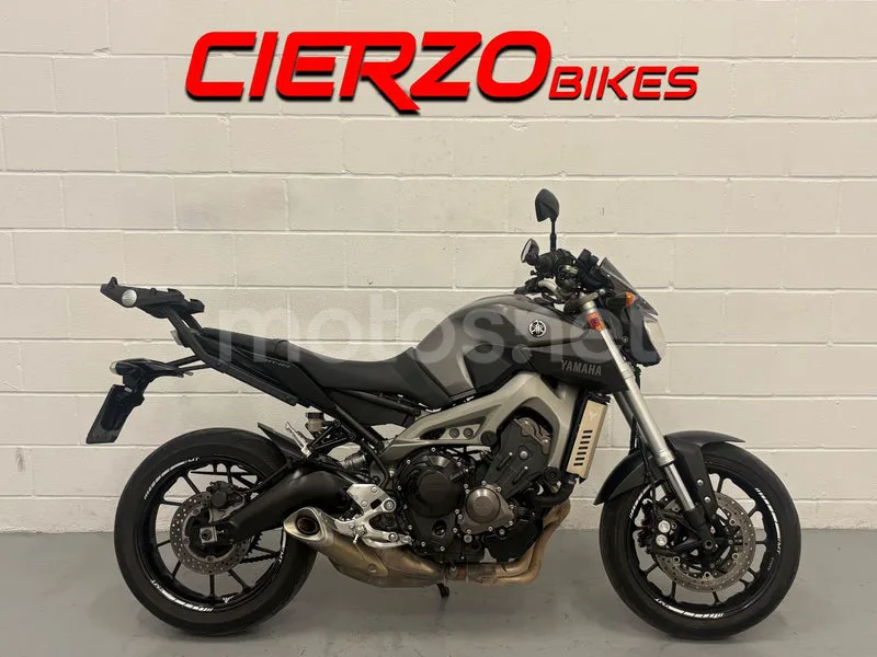 Yamaha MT-09 4890 € 2017 Zaragoza - 1