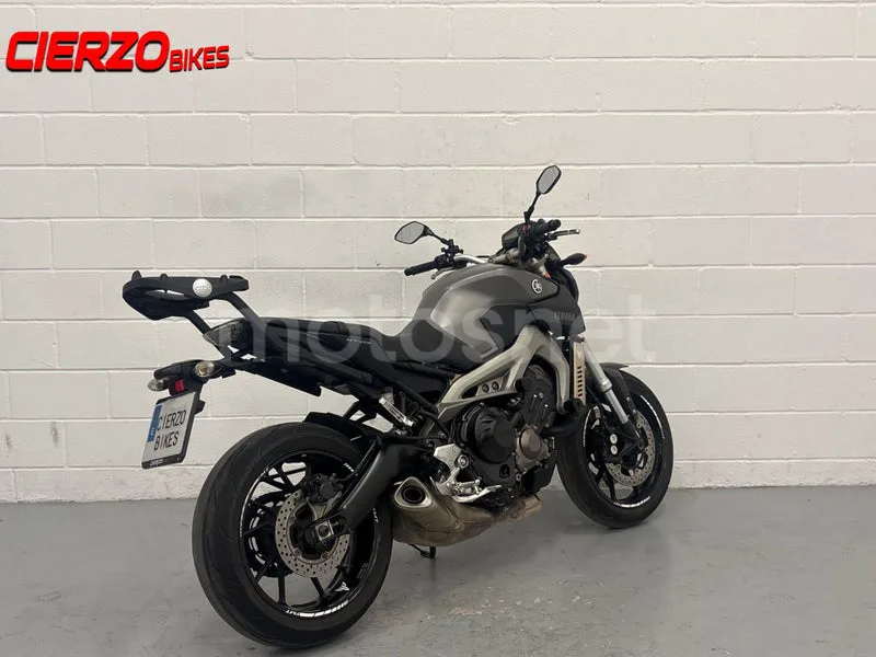Yamaha MT-09 4890 € 2017 Zaragoza - 2