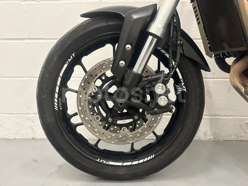 Yamaha MT-09 - Vista 11