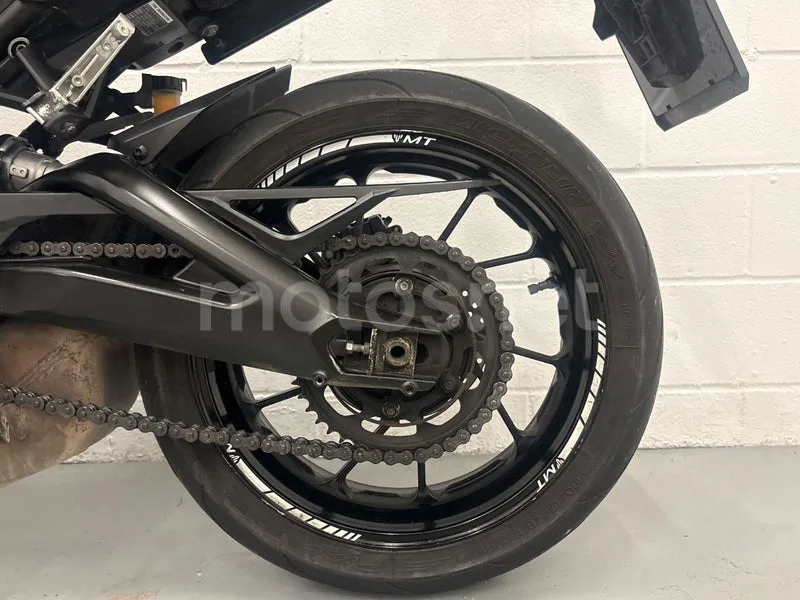 Yamaha MT-09 - Vista 12