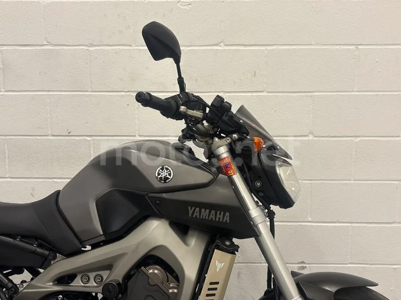 Yamaha MT-09 - Vista 15