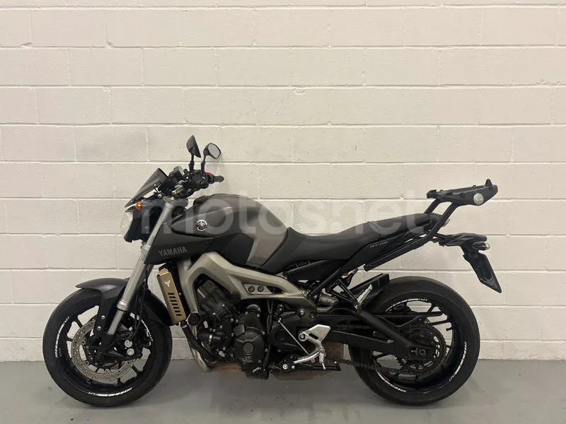 Yamaha MT-09 - Vista 17