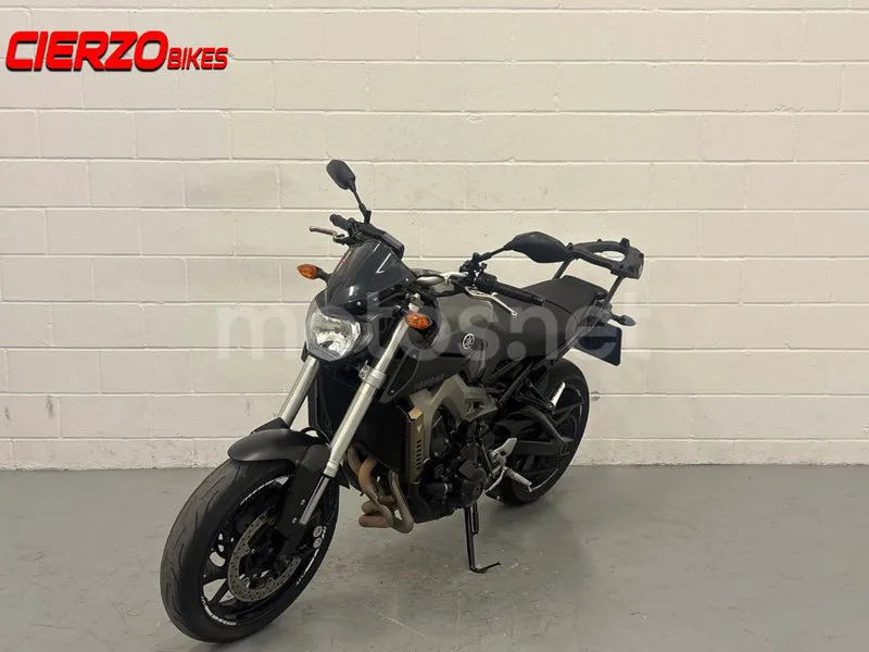 Yamaha MT-09 - Vista 6