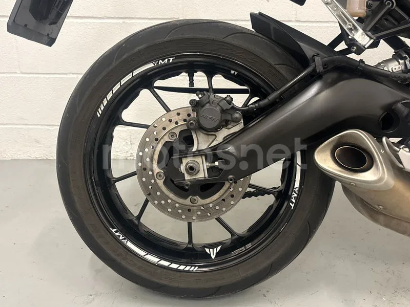 Yamaha MT-09 - Vista 9