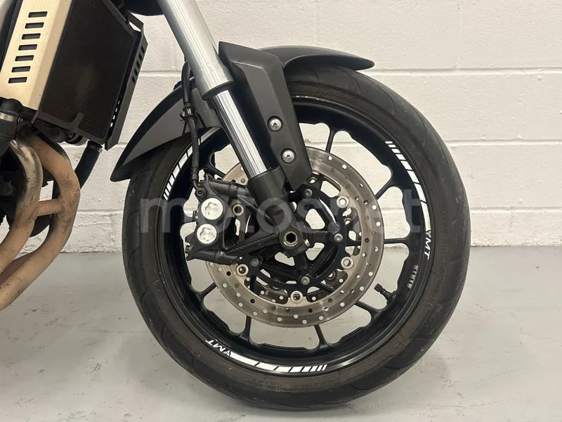 Yamaha MT-09 - Vista 10