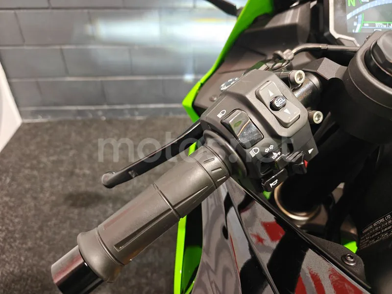 Kawasaki Ninja ZX-6R - Vista 10