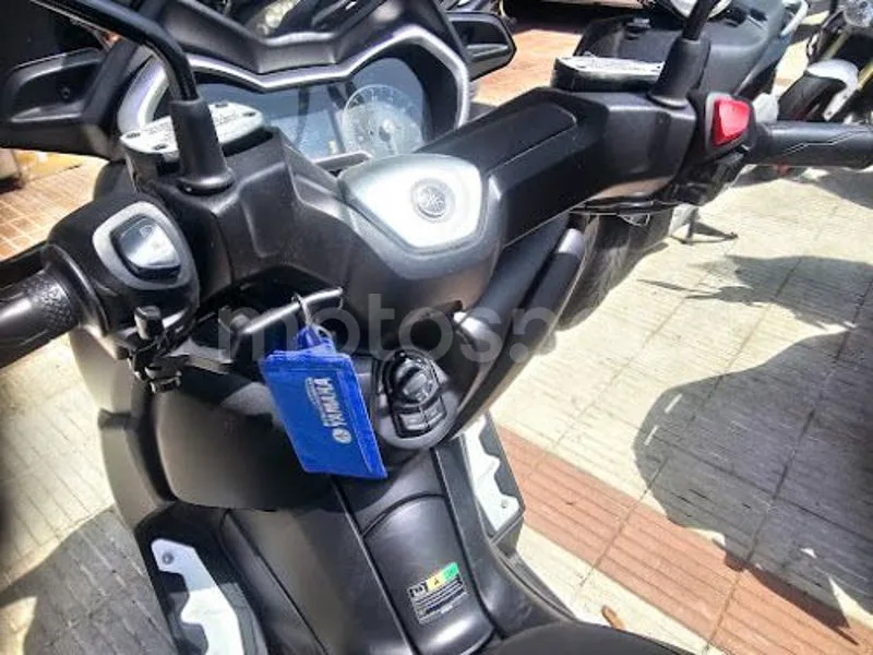 Yamaha XMAX 400 - Vista 11