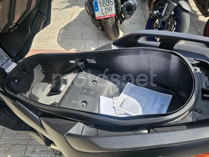 Yamaha XMAX 400 - Vista 12
