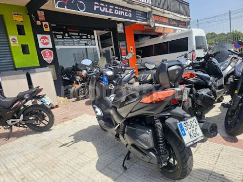 Yamaha XMAX 400 - Vista 3