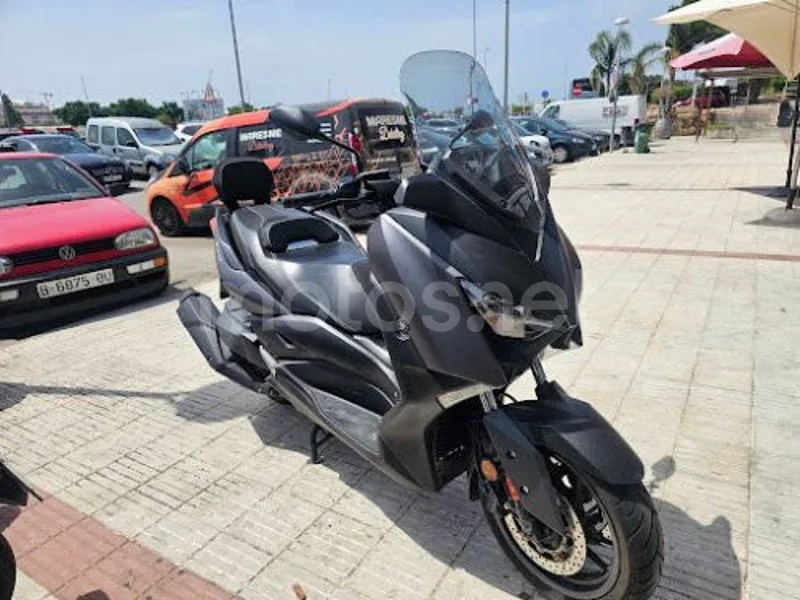 Yamaha XMAX 400 - Vista 5