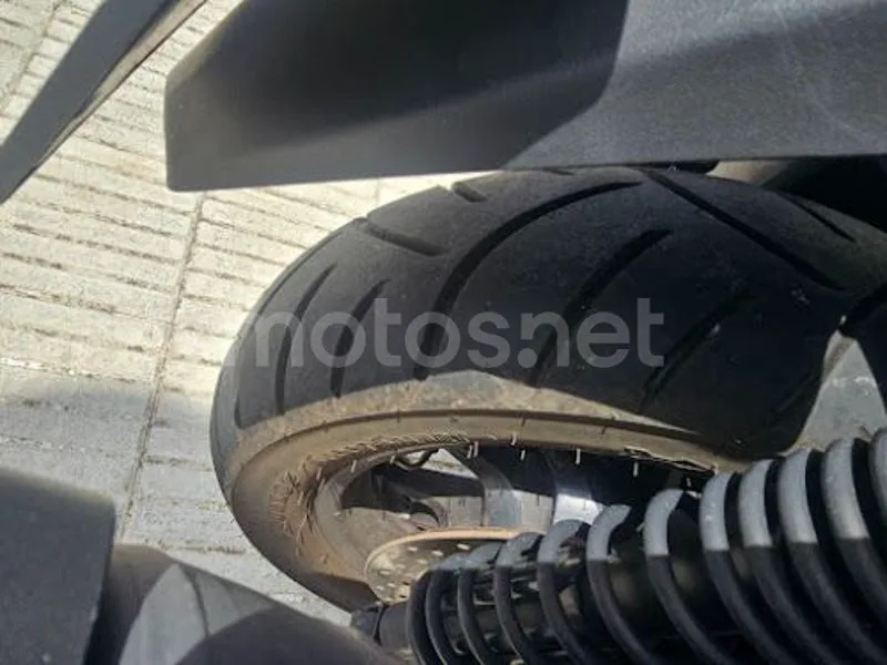 Yamaha XMAX 400 - Vista 8