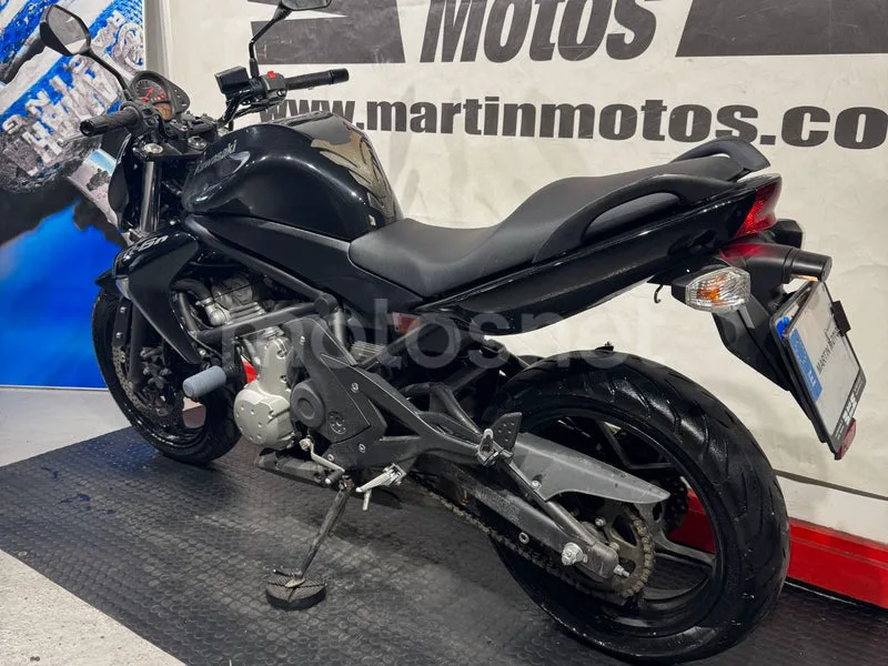 Kawasaki ER-6n - Vista 4