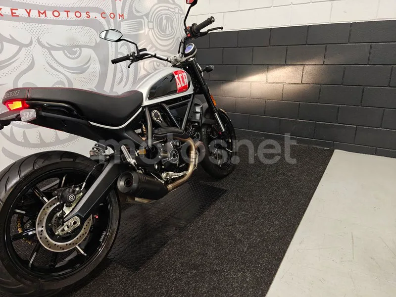 Ducati Scrambler - Vista 3