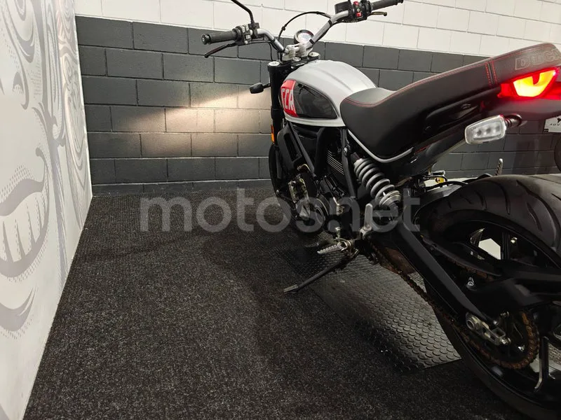 Ducati Scrambler - Vista 5