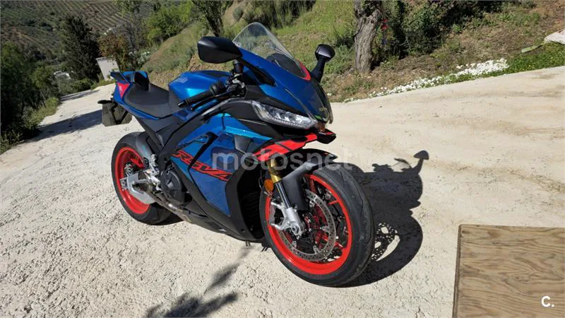 Aprilia RSV4 - Vista 4